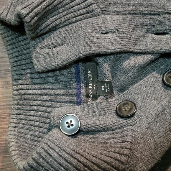 Banana Republic Factory Mens Sweater- Gently Worn - Picture 2 of 3
